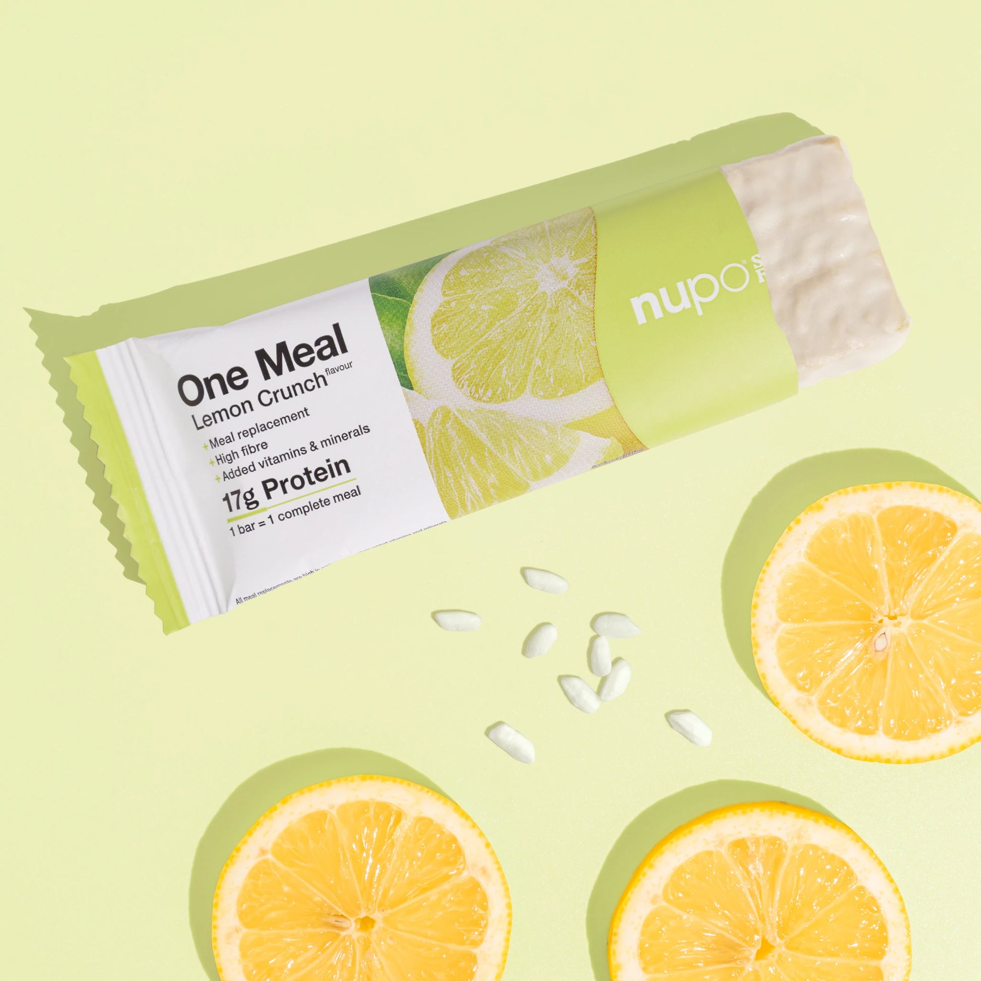 Nupo One Meal Bar Lemon Crunch knækket bar close-up