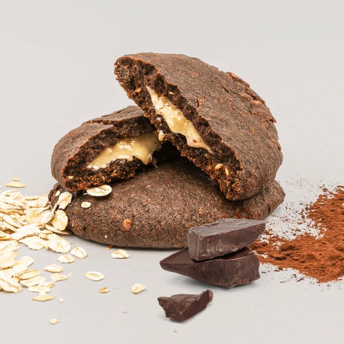 Nupo One Meal Bar Cookies & Cream knækket bar close-up